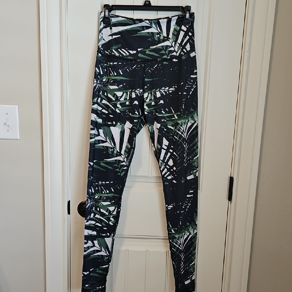 Beyond Yoga Green Leaf Pattern Leggings